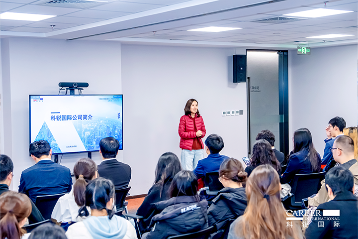 ACCA北京代表处华北企业合作负责人在知名人力资源供应商尊龙凯时国际北京总部介绍本次参访企业活动的意义和价值
